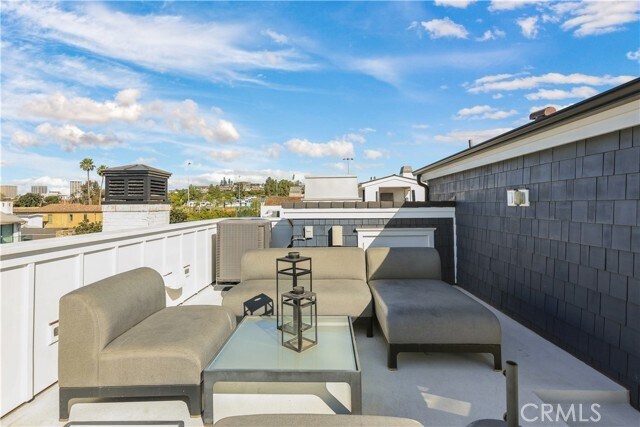 Building Photo - 708 Heliotrope Ave