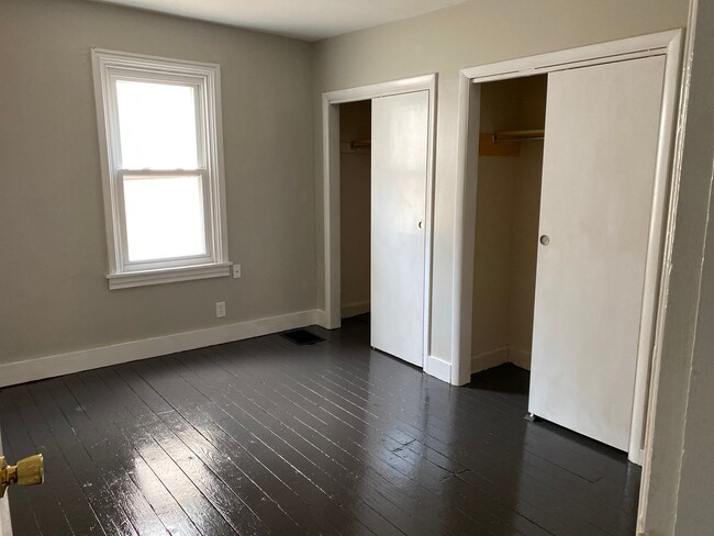 Building Photo - 351 W North St