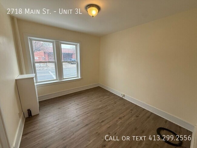 Building Photo - 2718 Main St