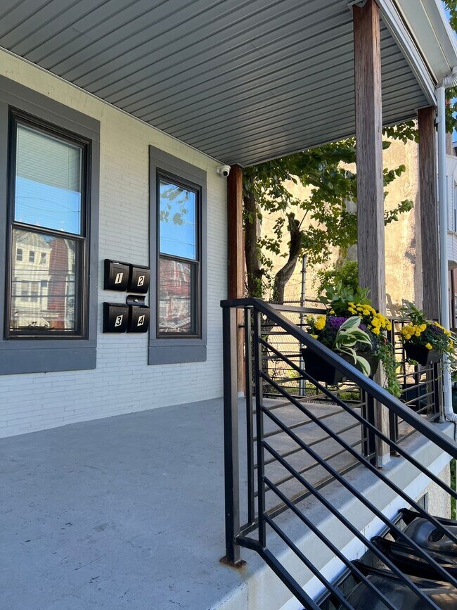 Building Photo - 4138 W Girard Ave