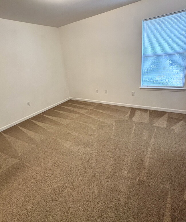 Building Photo - "Charming 2-Bedroom Townhouse in Fort Walt...
