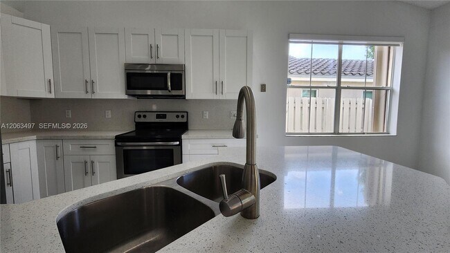Building Photo - 924 Falling Water Rd