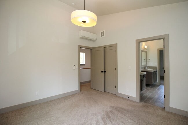 Building Photo - 2273 SE 77th Ave