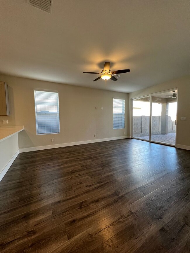 Building Photo - 3 Bedroom + Office in Highlands Ranch, Chi...
