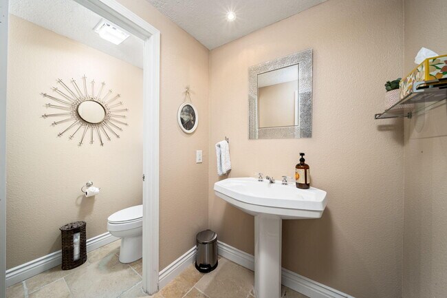 Building Photo - 370 Cypress Point Dr
