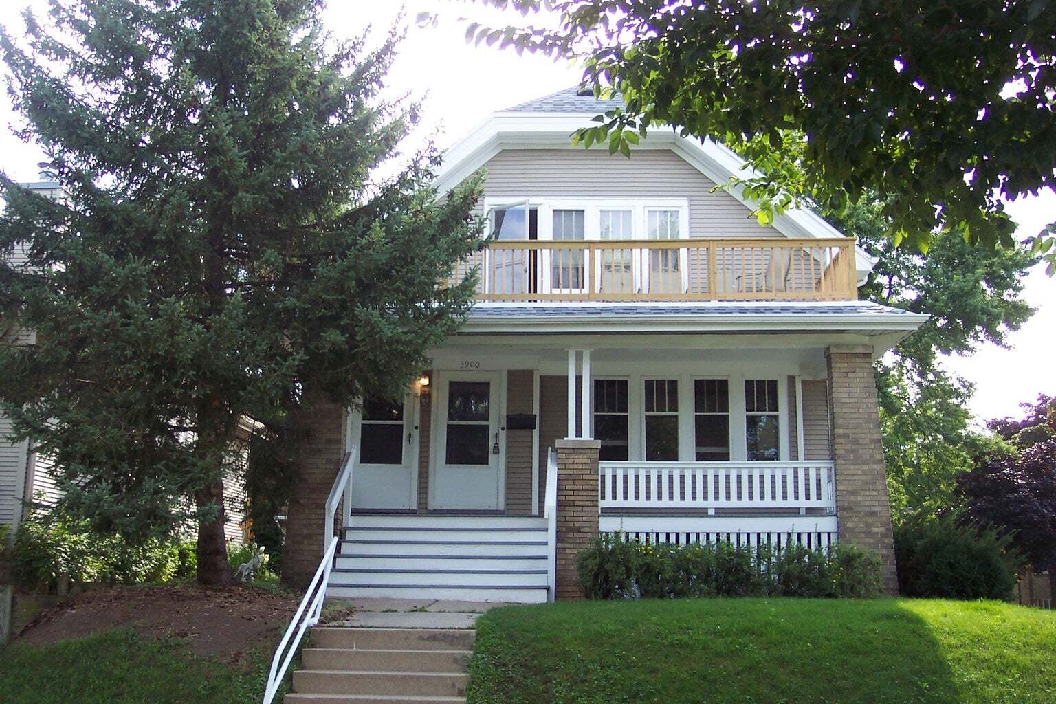 Building Photo - 3902 N Frederick Ave