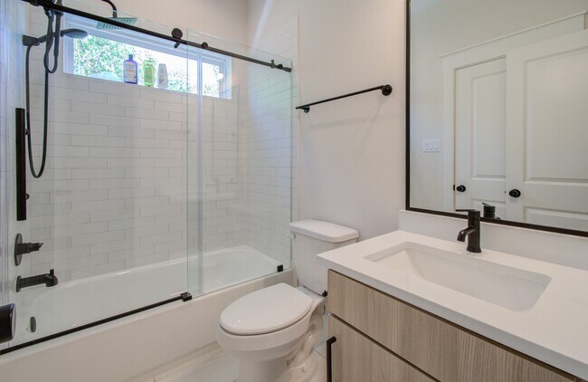 Building Photo - 5309 Donovan Gdns Ln