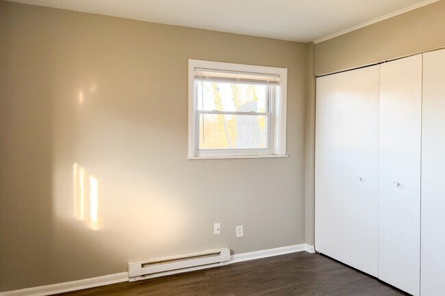 Building Photo - 5905 Devington Rd