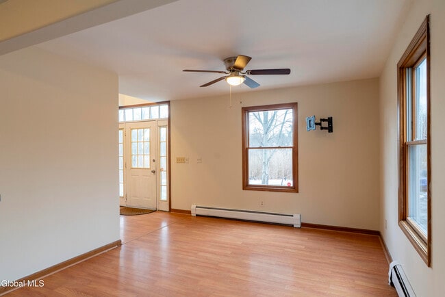 Building Photo - 4 Easy St