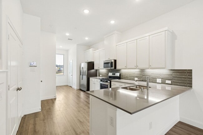 Building Photo - 7143 Buchanan Dr