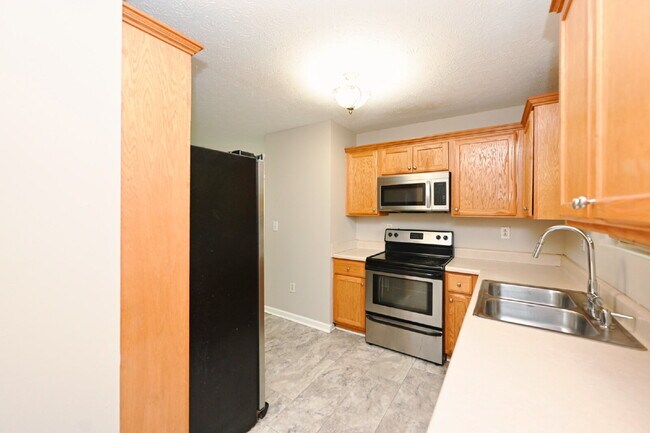 Building Photo - Springfield Gem! 3BR/2BA with Big Yard, St...