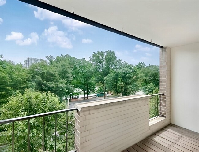 Building Photo - 33 Pond Ave