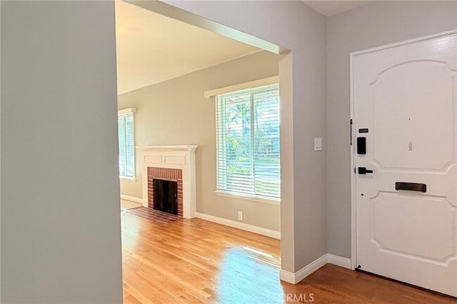 Building Photo - 1505 N Rosewood Ave