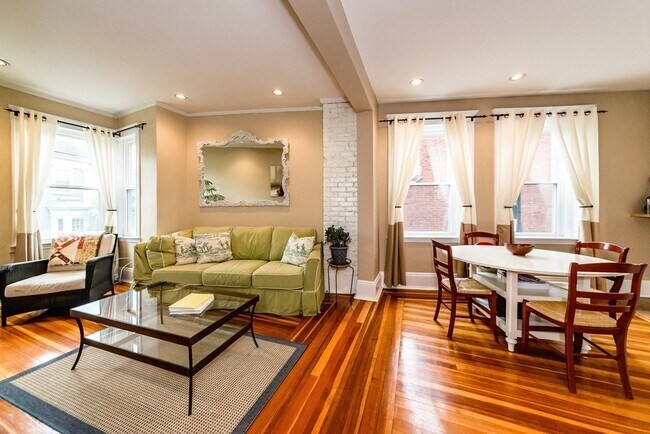 Building Photo - 64 Chestnut St