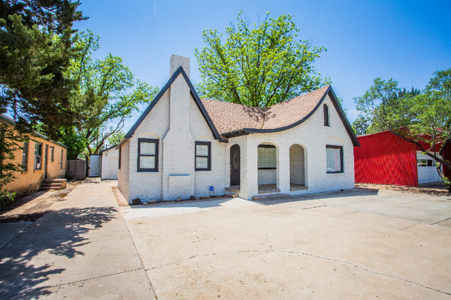 Building Photo - 2703 21st St