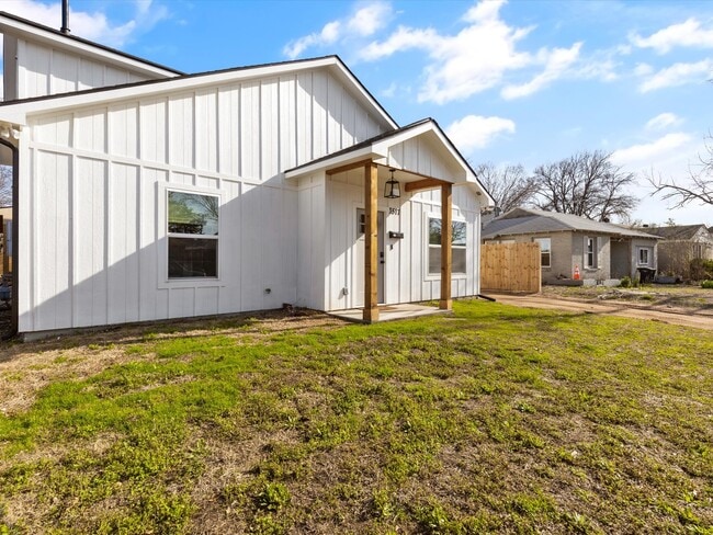 Building Photo - 3517 Mission St