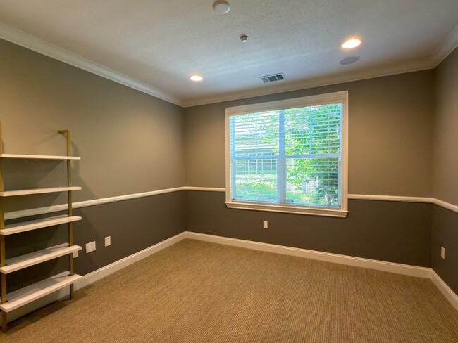 Building Photo - Modern 2BR/2BA Condo in Willow Glen Place Near Downtown San Jose. 2 Secured Parking Spots. Underg...