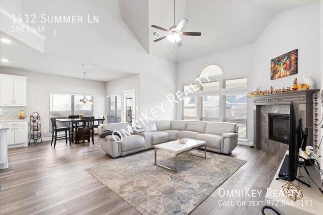 Building Photo - 1412 Summer Ln