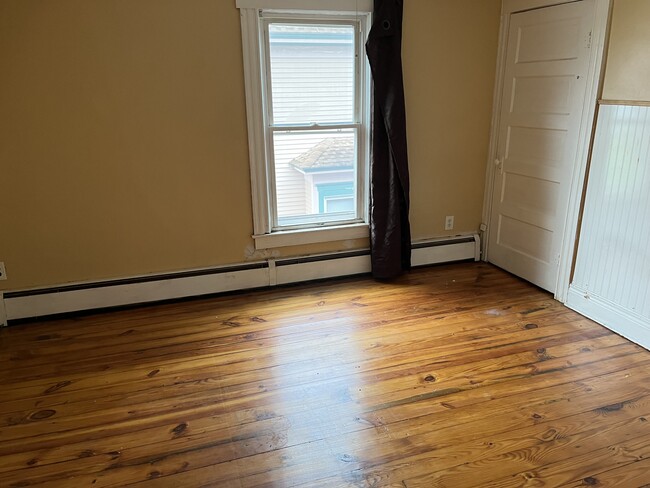 Second bedroom - 122 Meredith Ave