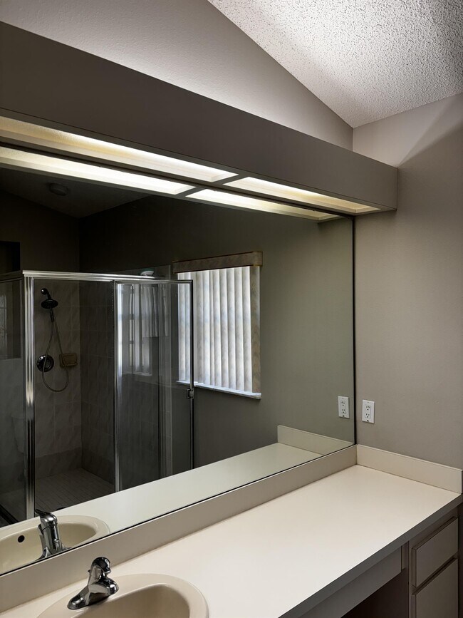 Building Photo - 5220 W Mountainview Cir