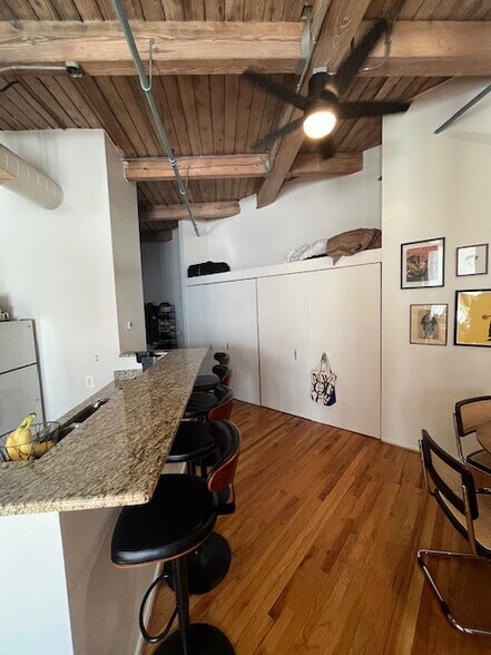 Building Photo - 225 W Huron St