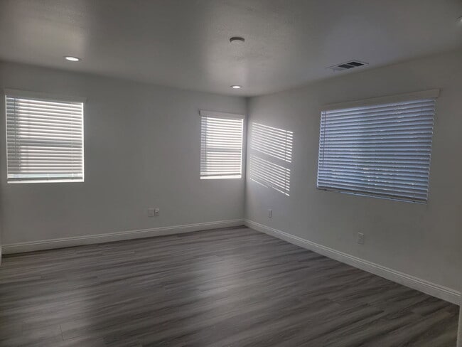 Building Photo - Must see - Won't last!  Spacious home with large back yard.