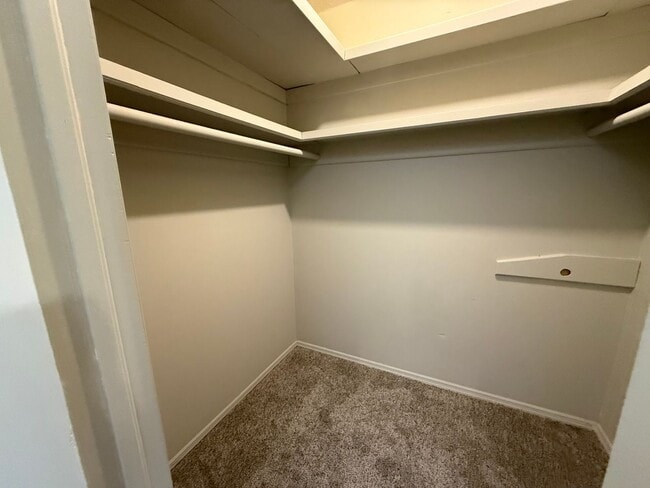 Building Photo - 3 bed 2 bath 2 car garage house