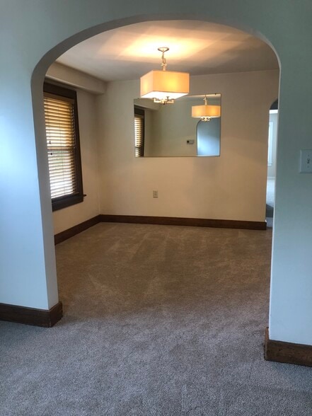 Dining - 129 Hamilton Dr