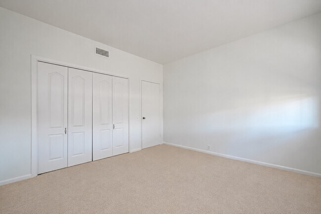 Building Photo - 1502 Prairie Grove Dr