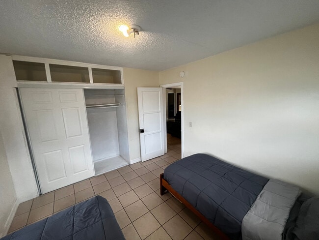 Building Photo - 2716 W 101st St