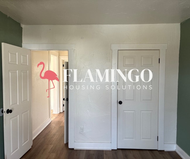 Building Photo - 207 N Decker Ave