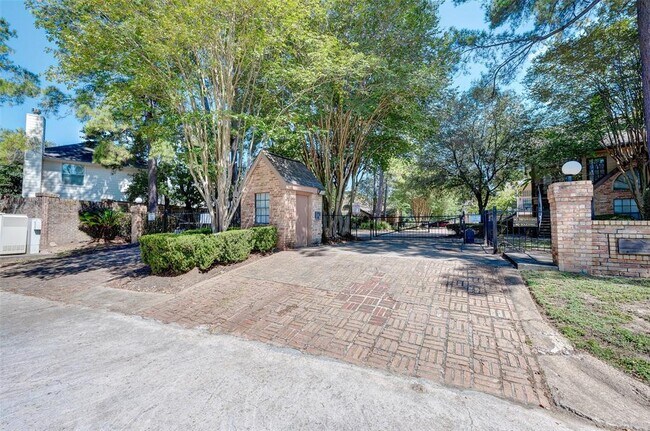 Building Photo - 16800 Sugar Pine Dr