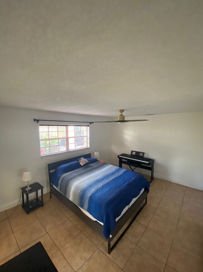 Building Photo - 8861 Ridgeland Dr