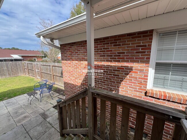 Building Photo - Tiny home in Heart of Pensacola