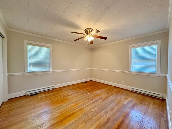 Building Photo - Adorable 2 Bedroom Home in the Heart of Nashville!