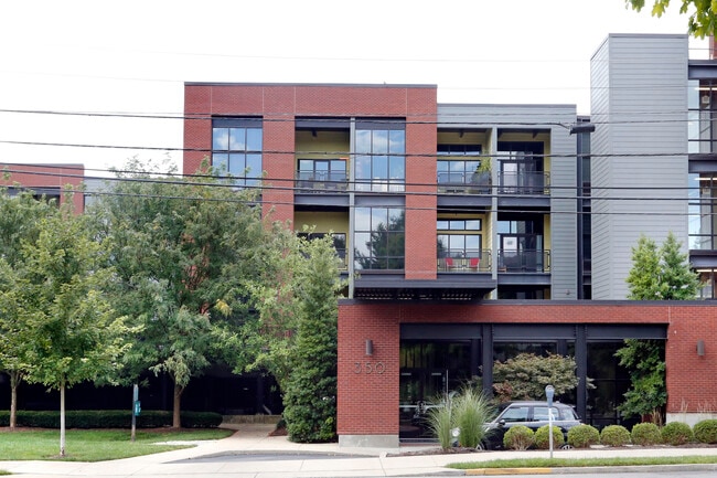 Building Photo - 350 E Short St