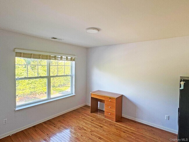 Building Photo - 54 Fairways Dr
