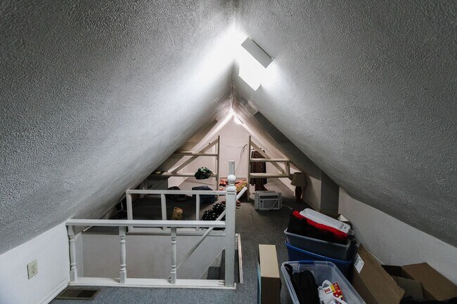 Building Photo - Preleasing for August 2026! 3 Bedroom, 1 bathroom, Pet-Friendly with In-Unit Washer & Dryer!