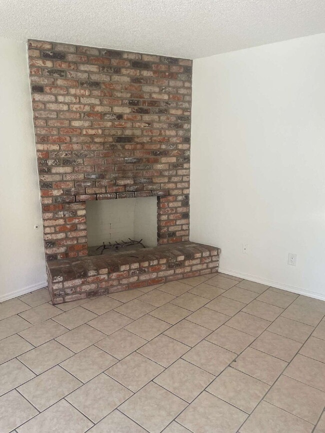 Building Photo - Cozy 2 Bedroom Apartment in N Merced