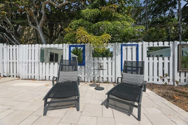 Building Photo - 638 SW 5th Ave