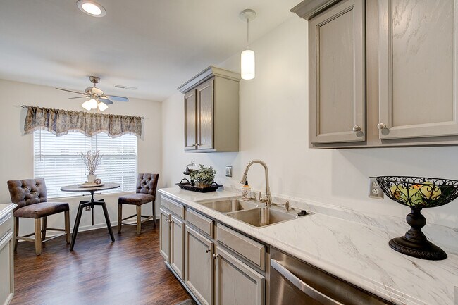 Building Photo - 4 Creekbend Ct