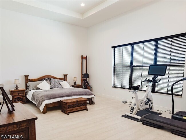 Building Photo - 5169 Roma St S