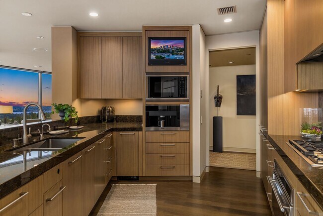 Building Photo - 3Bd/2.5Ba One Lincoln Tower Penthouse