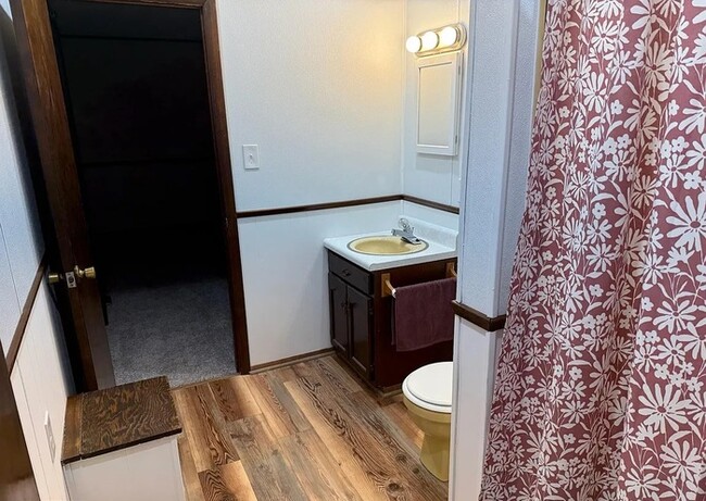 Building Photo - Welcome to this spacious 3 bedroom, 2 full...