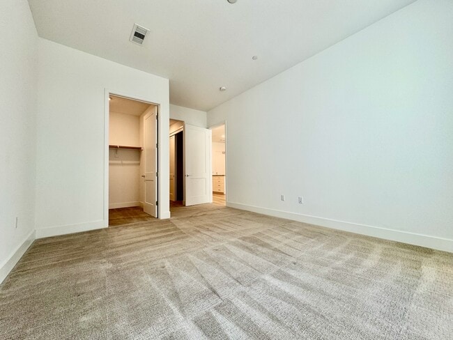 Building Photo - 45128 Warm Springs Blvd