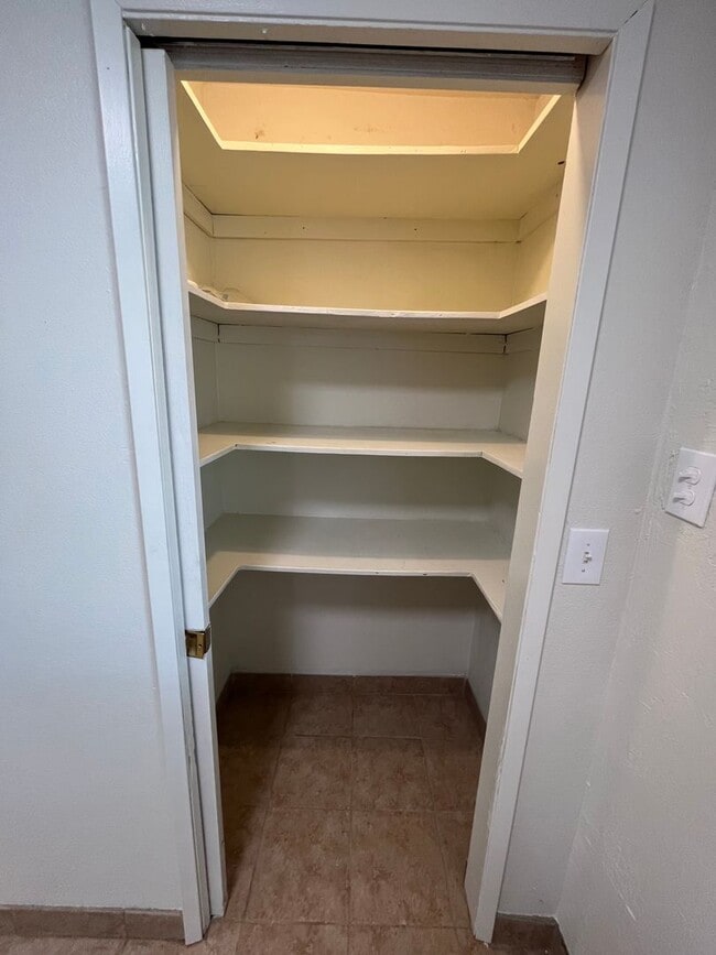 Building Photo - Country home coming soon!