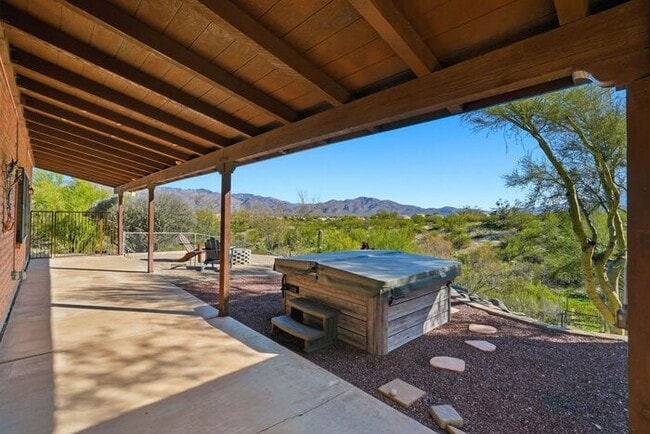 Building Photo - 770 N Lazy J Wy