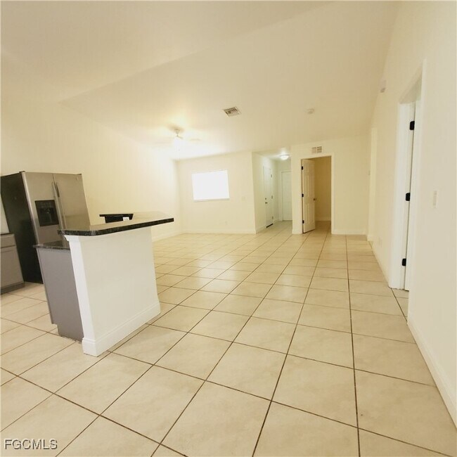 Building Photo - 777 Bedford Dr