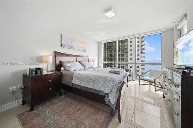Building Photo - 1750 N Bayshore Dr
