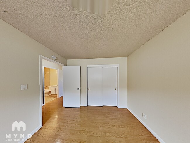 Building Photo - 870 Burbank Dr